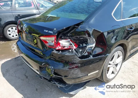 2015 Volkswagen Passat 1.8T Sel Premium from USA, damaged, VIN 1VWCS7A37FC013115